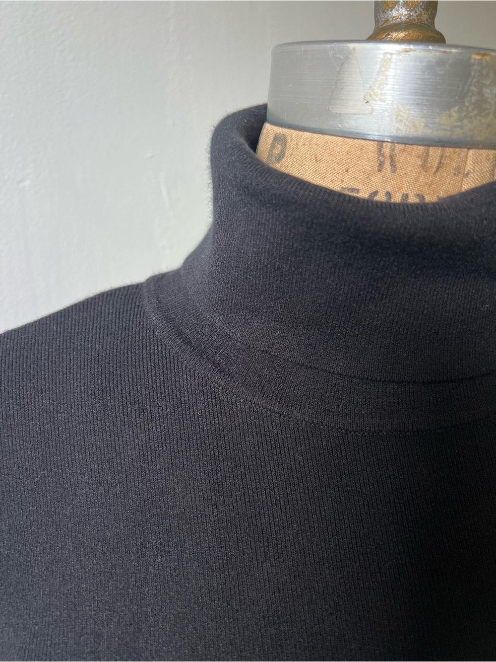 'S Max Mara Black Turtleneck Sweater - Classic Women's Knit - Picture 5 of 7